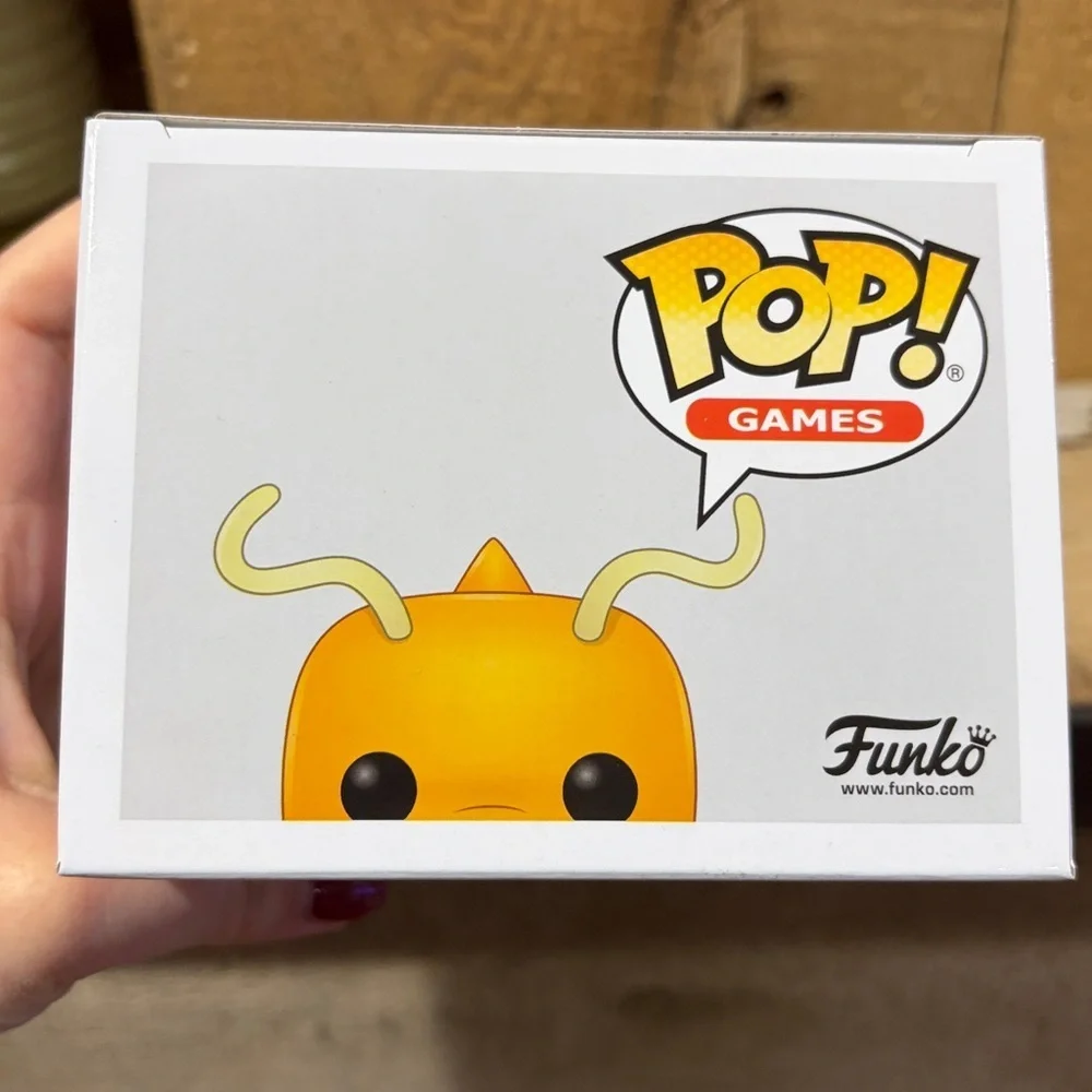 Funko Pop Pokémon - Dragonite Vinyl Figure in Orange and Yellow - Picture 4 of 4